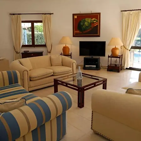 Jasmine Gorgeous Lush Green Views Directly Onto Pinhal Golf *