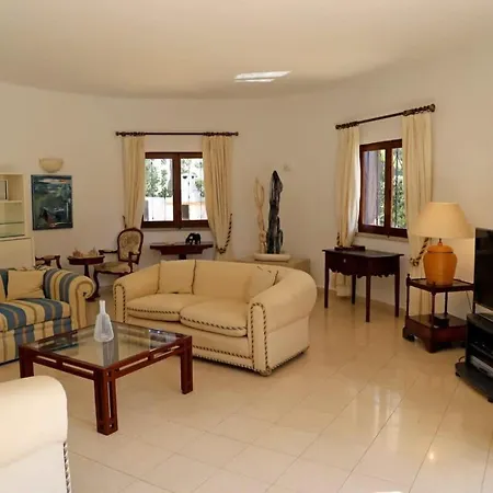 Jasmine Gorgeous Lush Green Views Directly Onto Pinhal Golf *